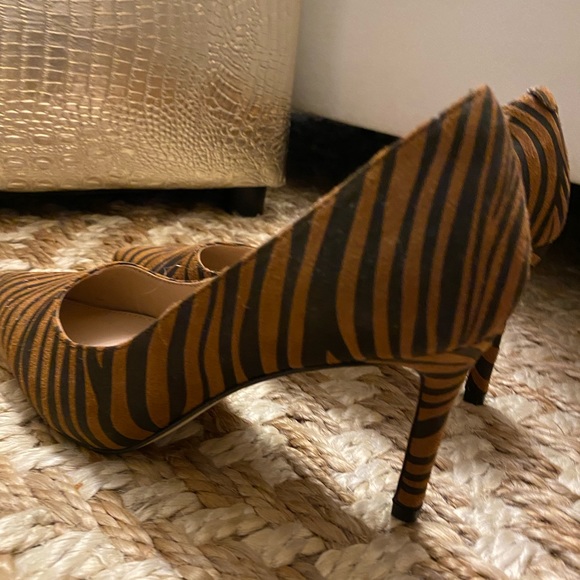 BCBG Pumps - Picture 5 of 7